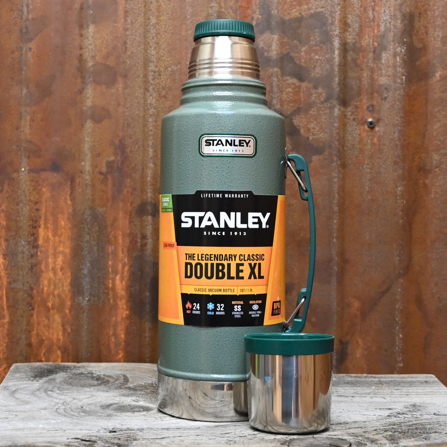Stanley Classic Vacuum Bottle In Hammertone Green view of lid